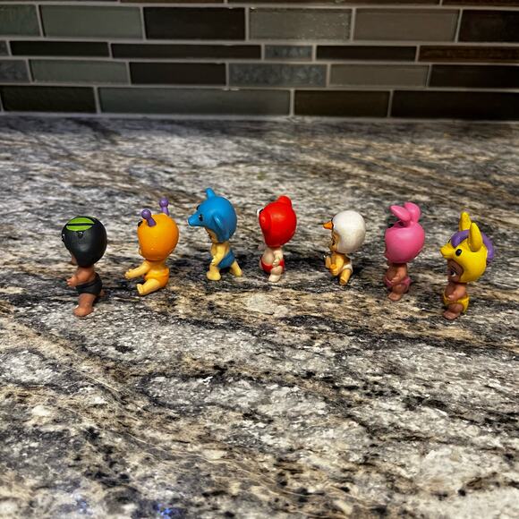 Twozies Lot of 7 Mini Baby Doll Figures Moose Toys 2" - Picture 2 of 3